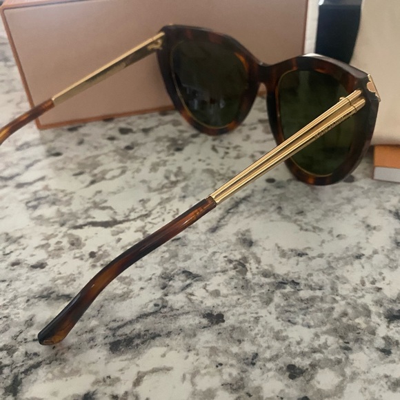 Louis Vuitton Sunglasses - Picture 4 of 4